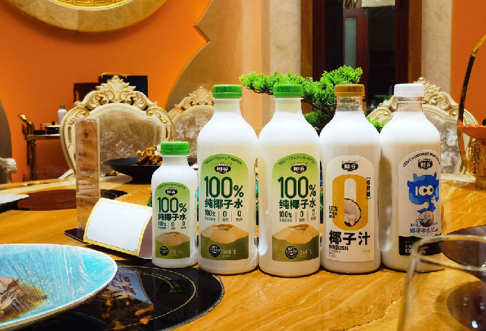 1L椰子水全家福.jpg